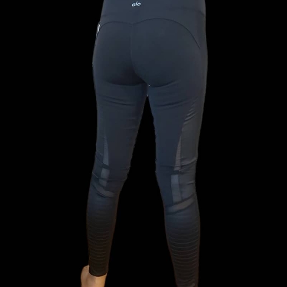 ALO Yoga Terra leggings . Back. - Picture 5 of 12